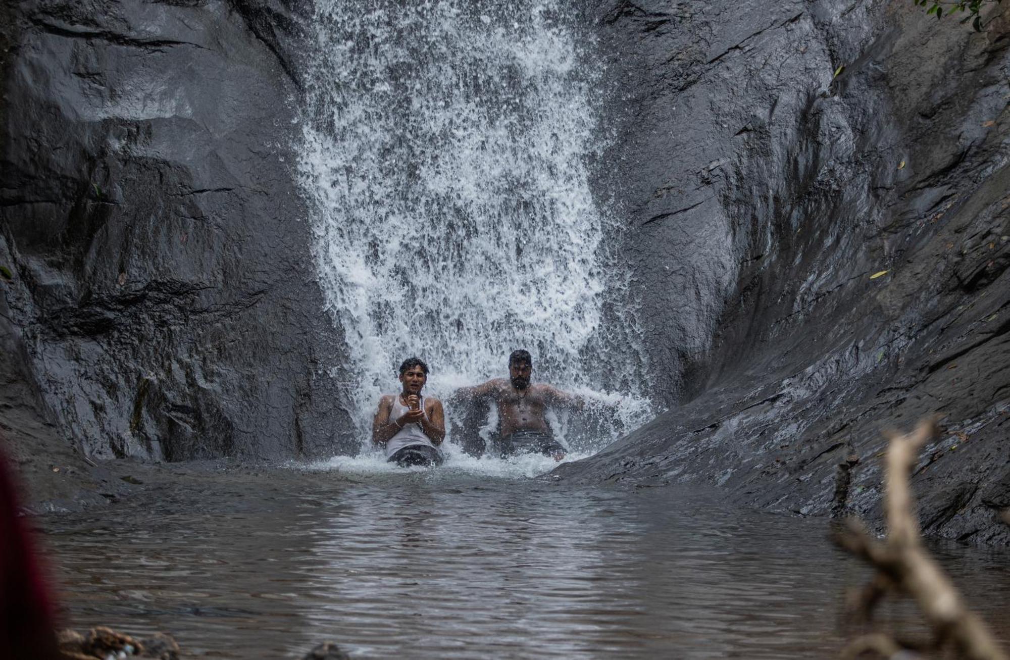 Aruvikuzhy Waterfalls Villa Kozhancheri Ngoại thất bức ảnh